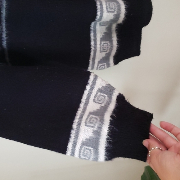 Tejidos Ruminahui Alpaca Wool blend, Sun Lama spirl crewneck sweater. - Picture 4 of 5